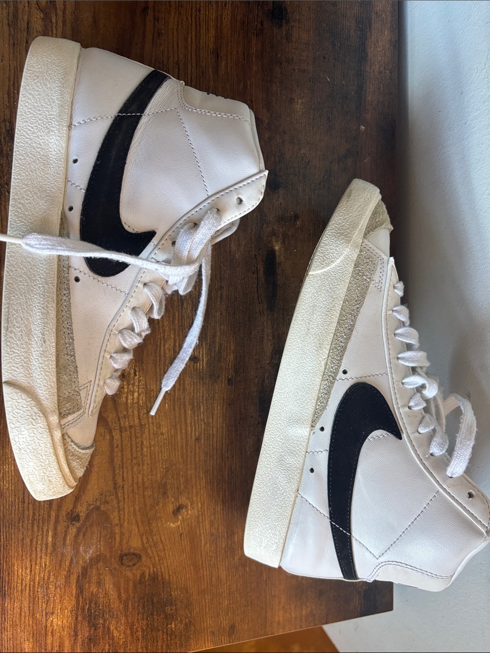 Nike White High-Top Blazer Mid 77 with Black Swoosh 7.5 GUC